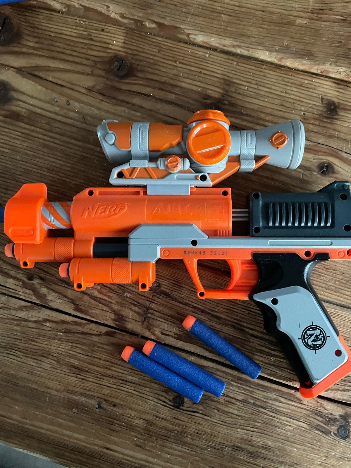 Nerf Zombie Strike Blaster met richtkijker en pijltjes, Ophalen, Gebruikt, Jongen of Meisje