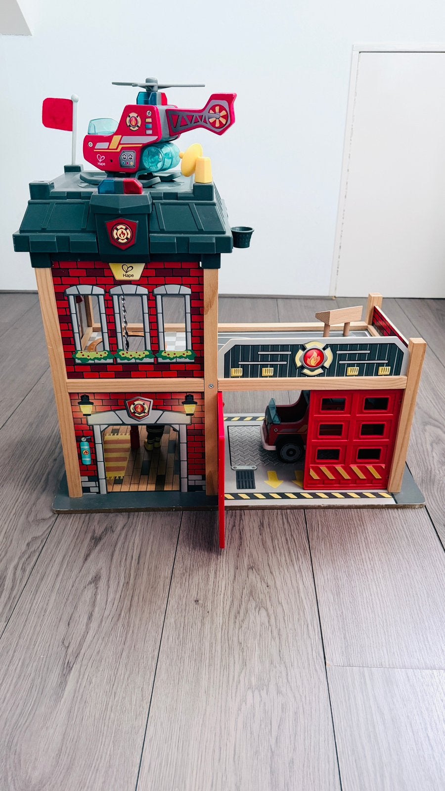 Hape Brandweerkazerne, Ophalen, Zo goed als nieuw, Poppenhuis