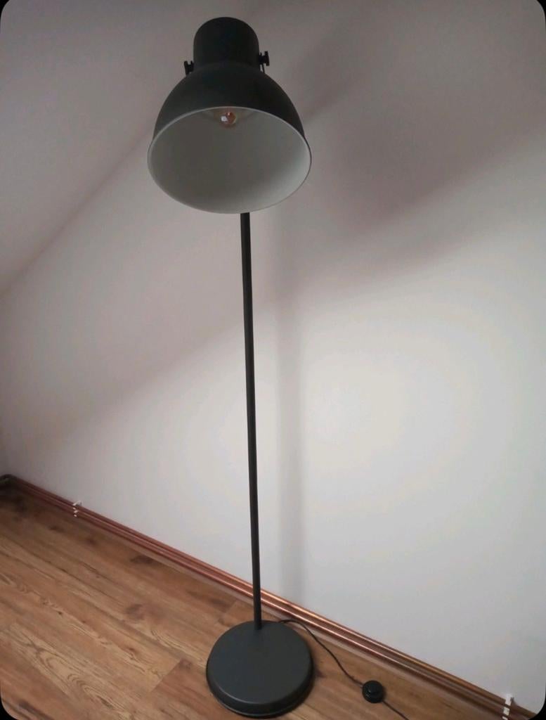 Staande lamp grijs, Huis en Inrichting, Lampen | Vloerlampen, Ophalen, Zo goed als nieuw, 150 tot 200 cm