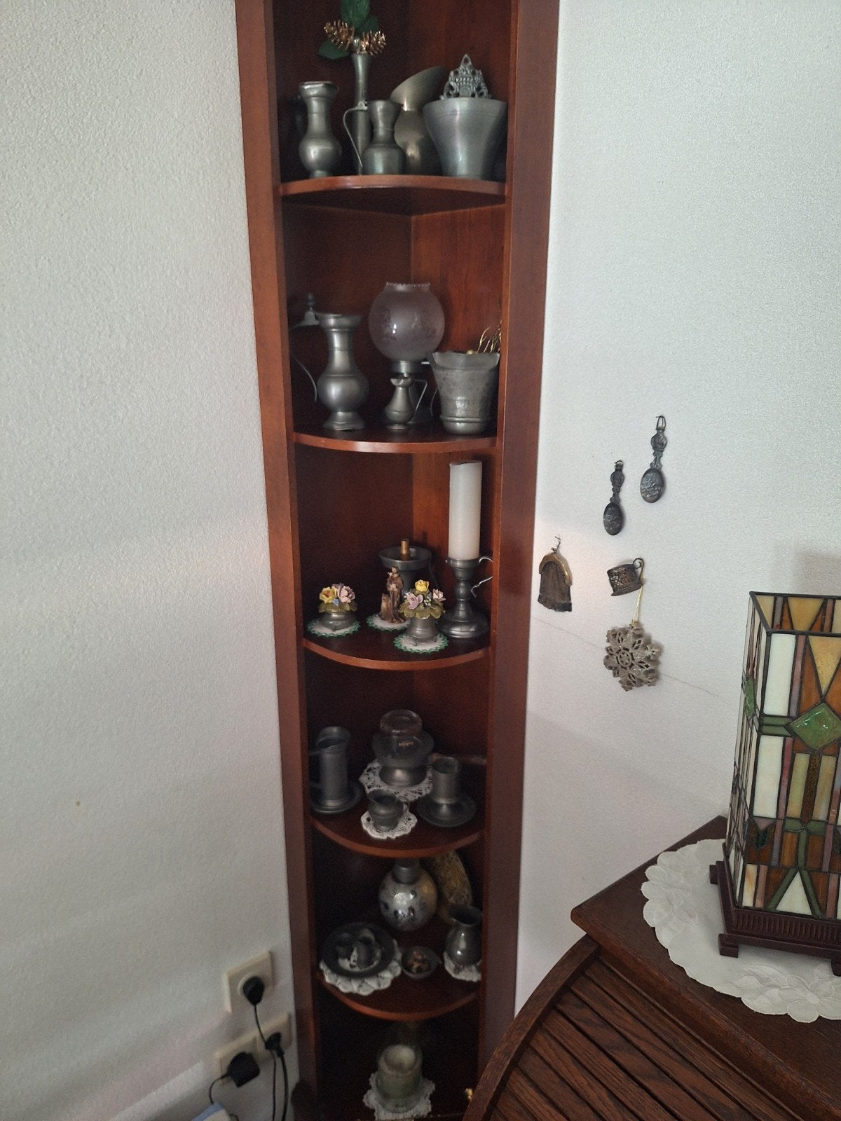 Antieke tinnen verzameling in hoekkast, Antiek en Kunst, Ophalen of Verzenden