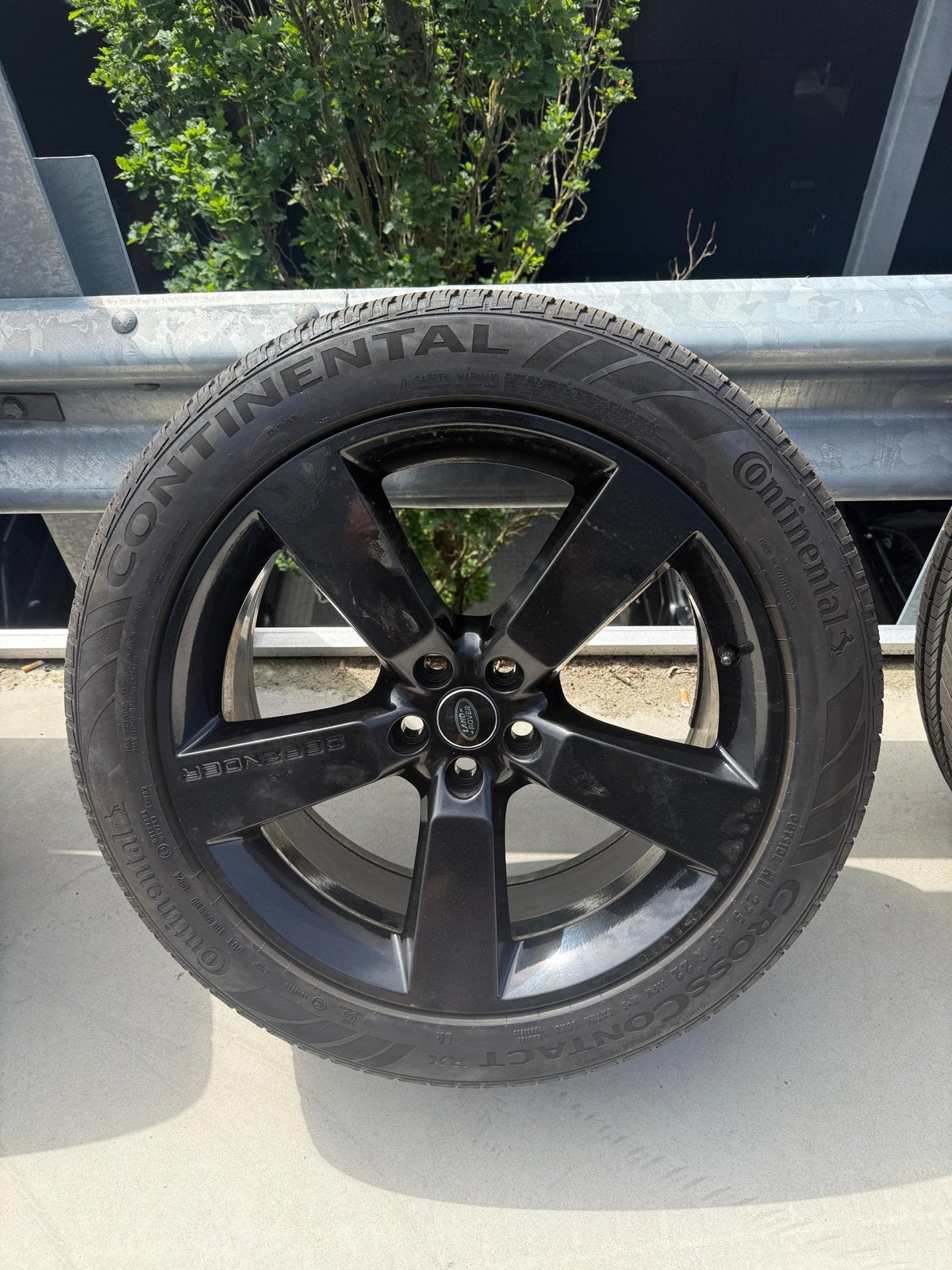 Landrover Defender met orginele Continental CrossContact, Gebruikt, 275 mm, Banden en Velgen, Ophalen of Verzenden