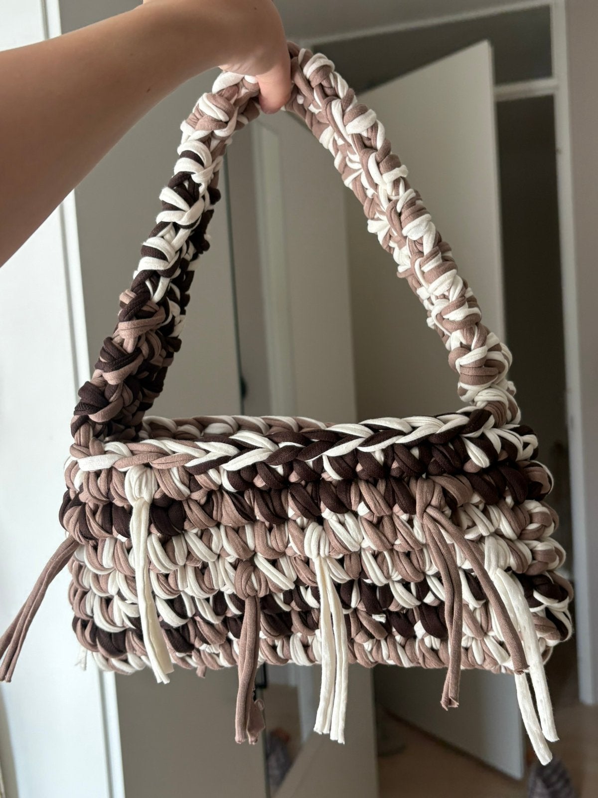 Handgemaakte gehaakte tas - bruine tinten - franjes, Sieraden, Tassen en Uiterlijk, Tassen | Damestassen, Ophalen of Verzenden