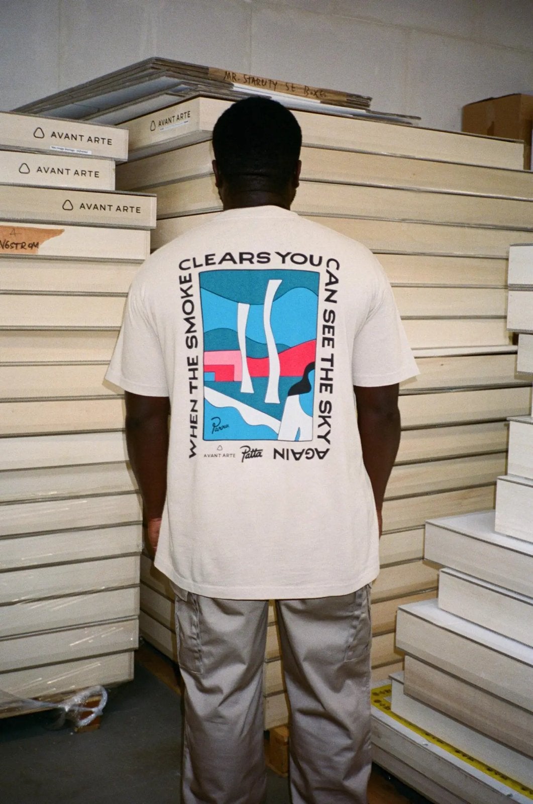 Patta x Parra x Avant Arte shirt M, Kleding | Heren, T-shirts, Ophalen of Verzenden, Nieuw, Maat 48/50 (M), Beige