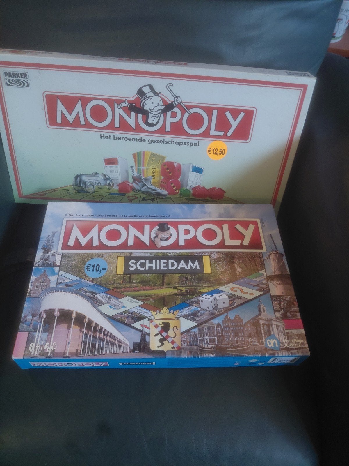 Monopoly: Het beroemde gezelschapsspel & Schiedam editie, Hobby en Vrije tijd, Drie of vier spelers, Ophalen of Verzenden, Gebruikt