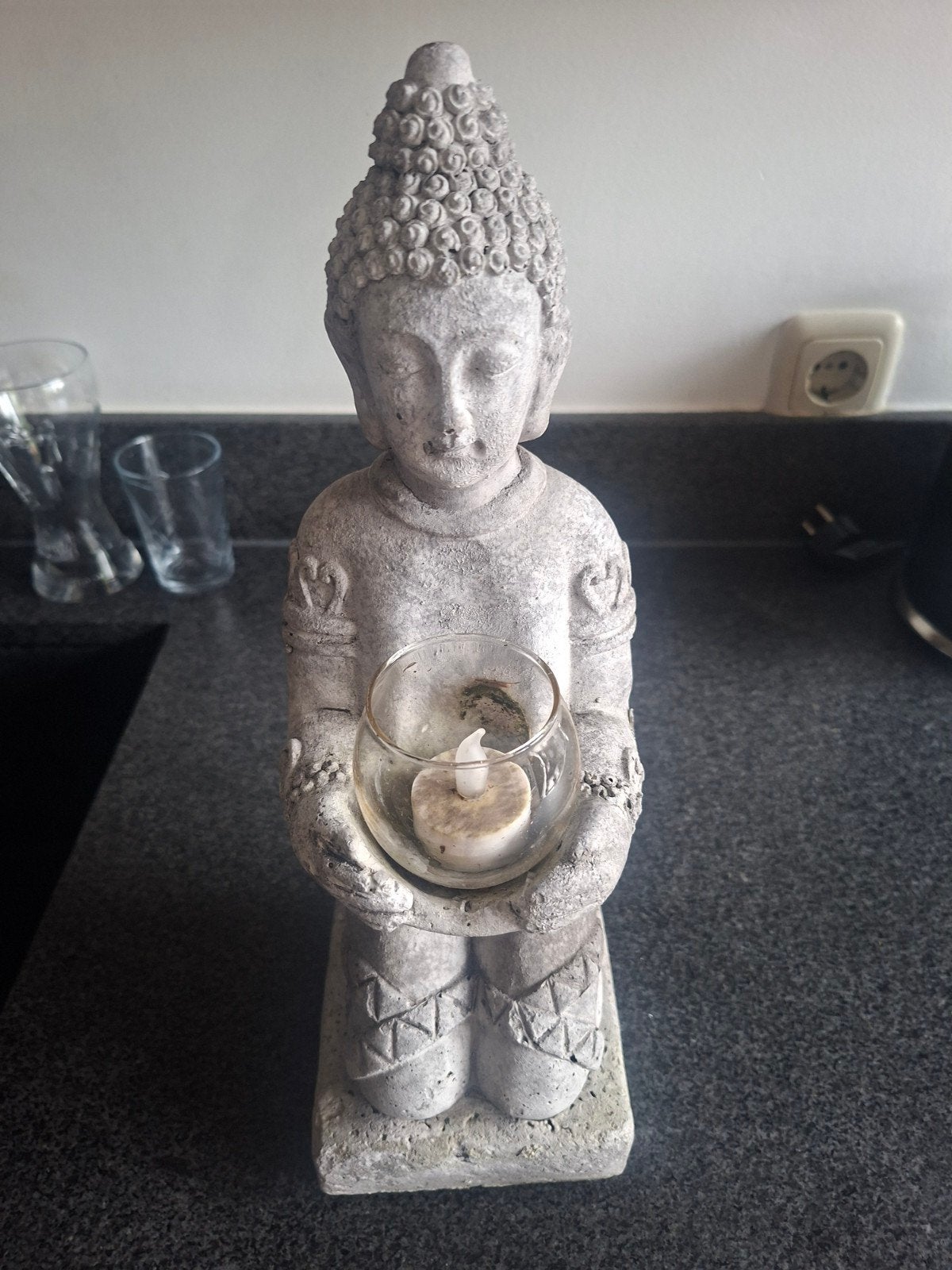 te koop boeddha beeld van beton zie foto, Tuin en Terras, Ophalen of Verzenden, Zo goed als nieuw, Beton, Boeddhabeeld
