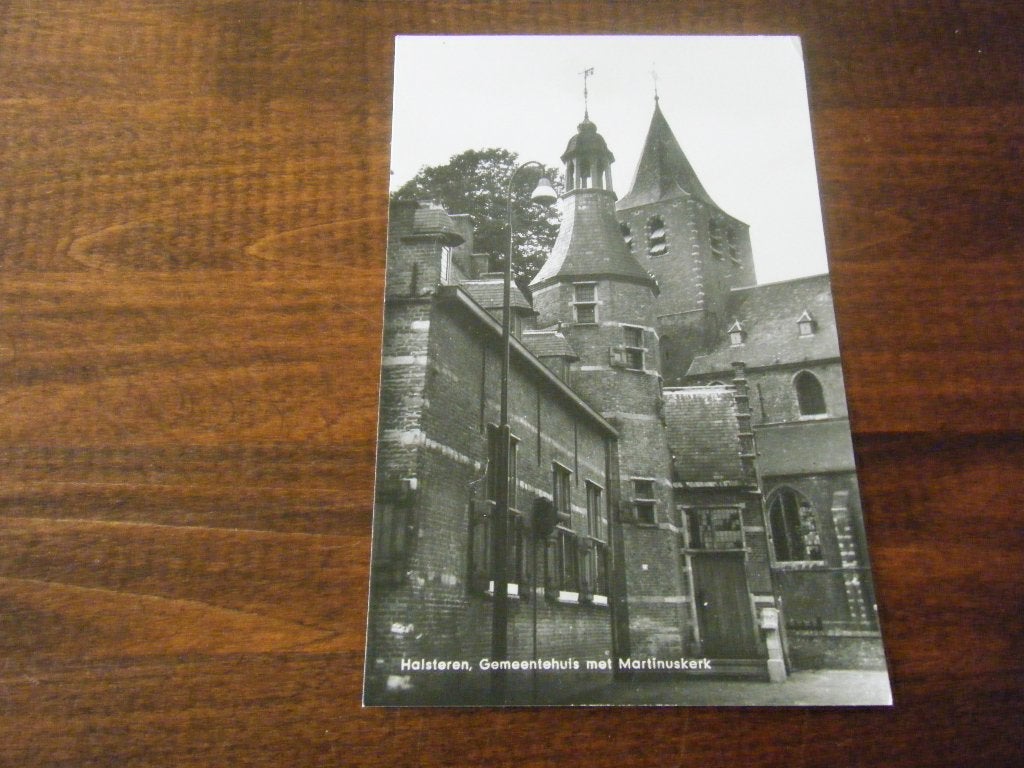 V31 - Halsteren - Gemeentehuis - Kerk - Mooi/Oud, Ophalen of Verzenden, 1960 tot 1980, Noord-Brabant