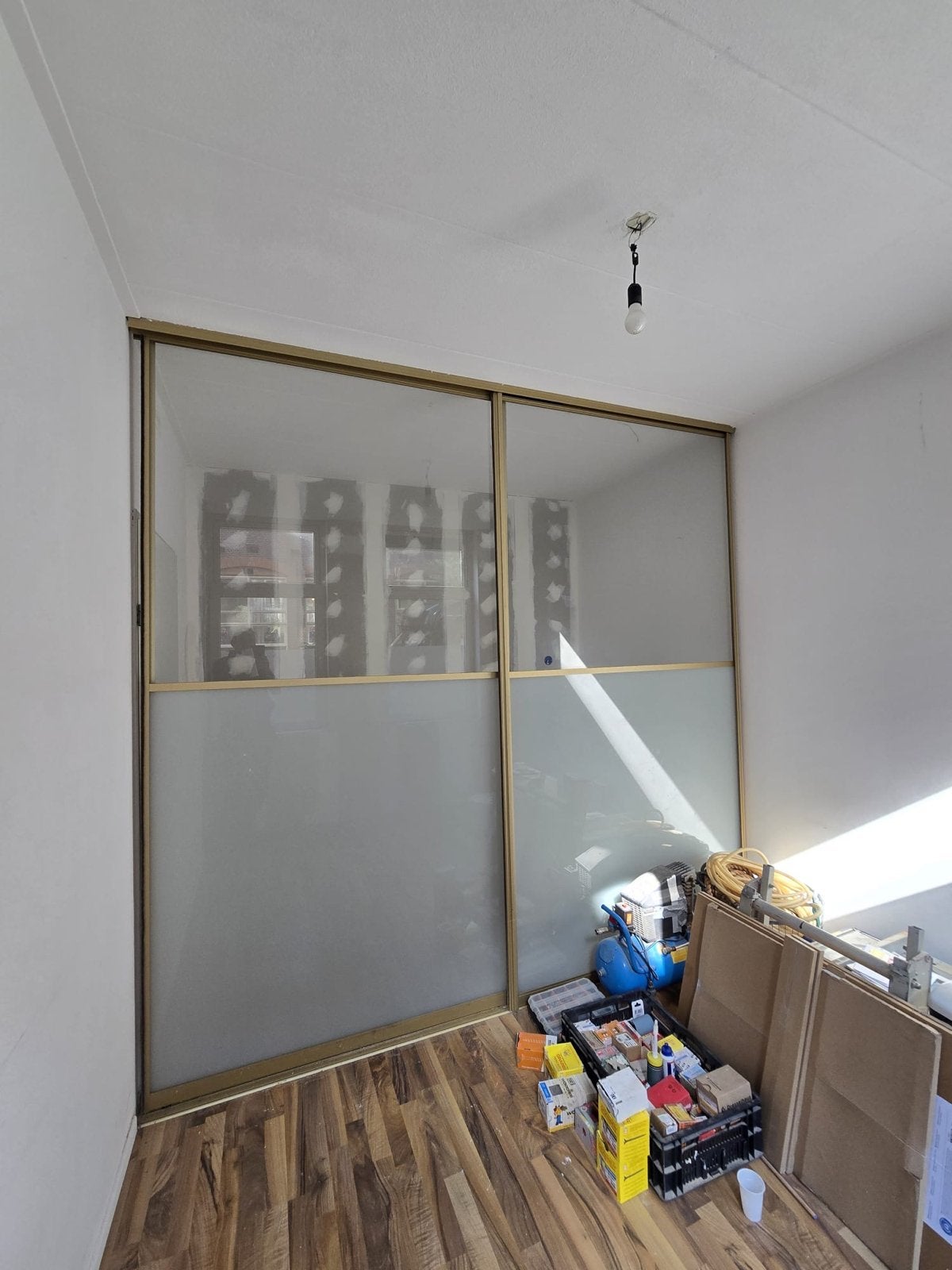 Schuifwand met gouden accenten en melkglas/transparant, Ophalen, Gebruikt