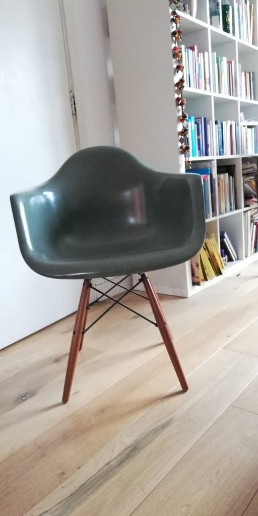 Fiberglas Modernica DAR stoel naar ontwerp van Charles Eames, Overige kleuren, Zo goed als nieuw, Eén, Modernica design