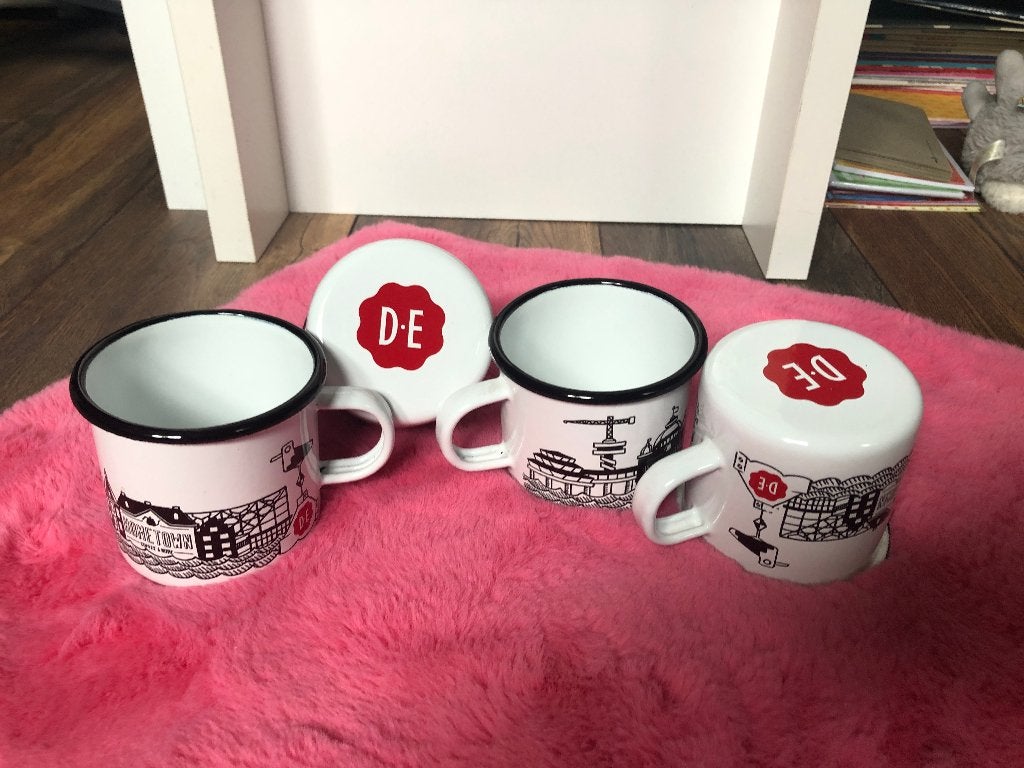 Douwe Egberts x Hometown Coffee | Emaille bekers | Set van 4, Overige materialen, Overige merken, Zo goed als nieuw, Overige stijlen