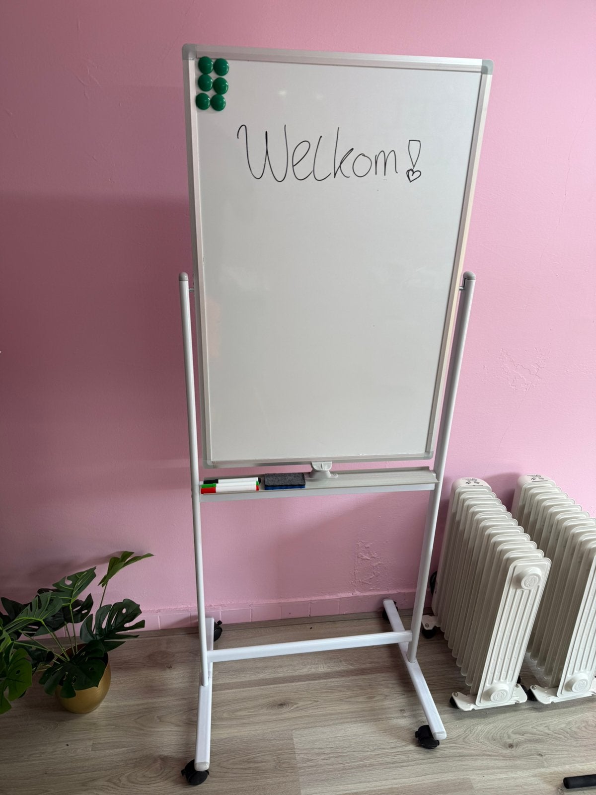 Whiteboard op standaard met magneten, Ophalen, Zo goed als nieuw, Whiteboard