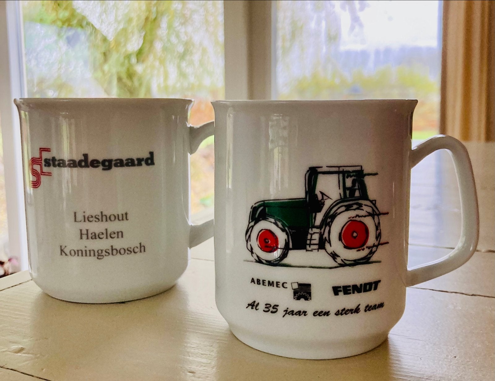 Set van 2 Fendt en Staadegaard mokken, Overige typen, Ophalen of Verzenden, Zo goed als nieuw, Steen/keramiek