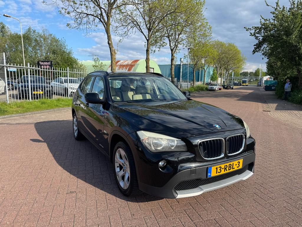 BMW X1 SDrive18d, Auto's, BMW, X1, Euro 5, 1445 kg, Zwart