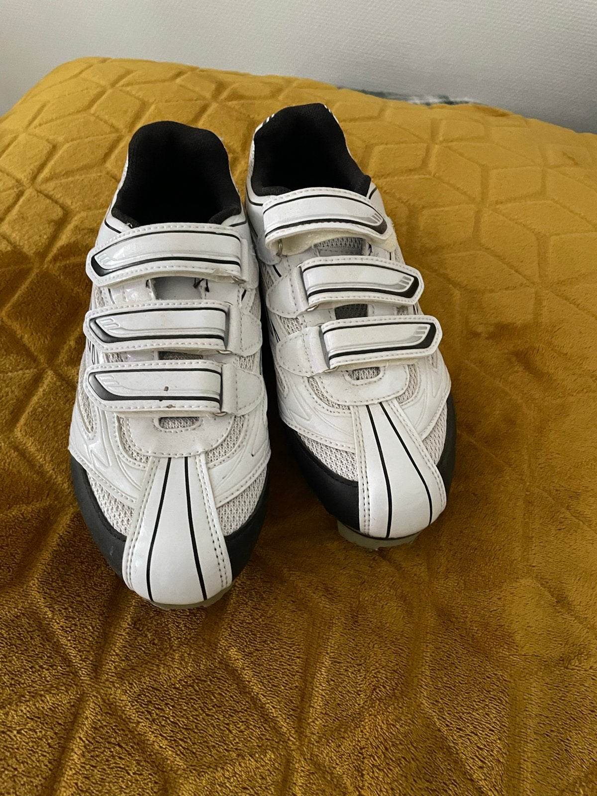 Witte fietsschoenen met klittenbandsluiting maat 38, Gebruikt, Schoenen, Overige maten, Ophalen of Verzenden