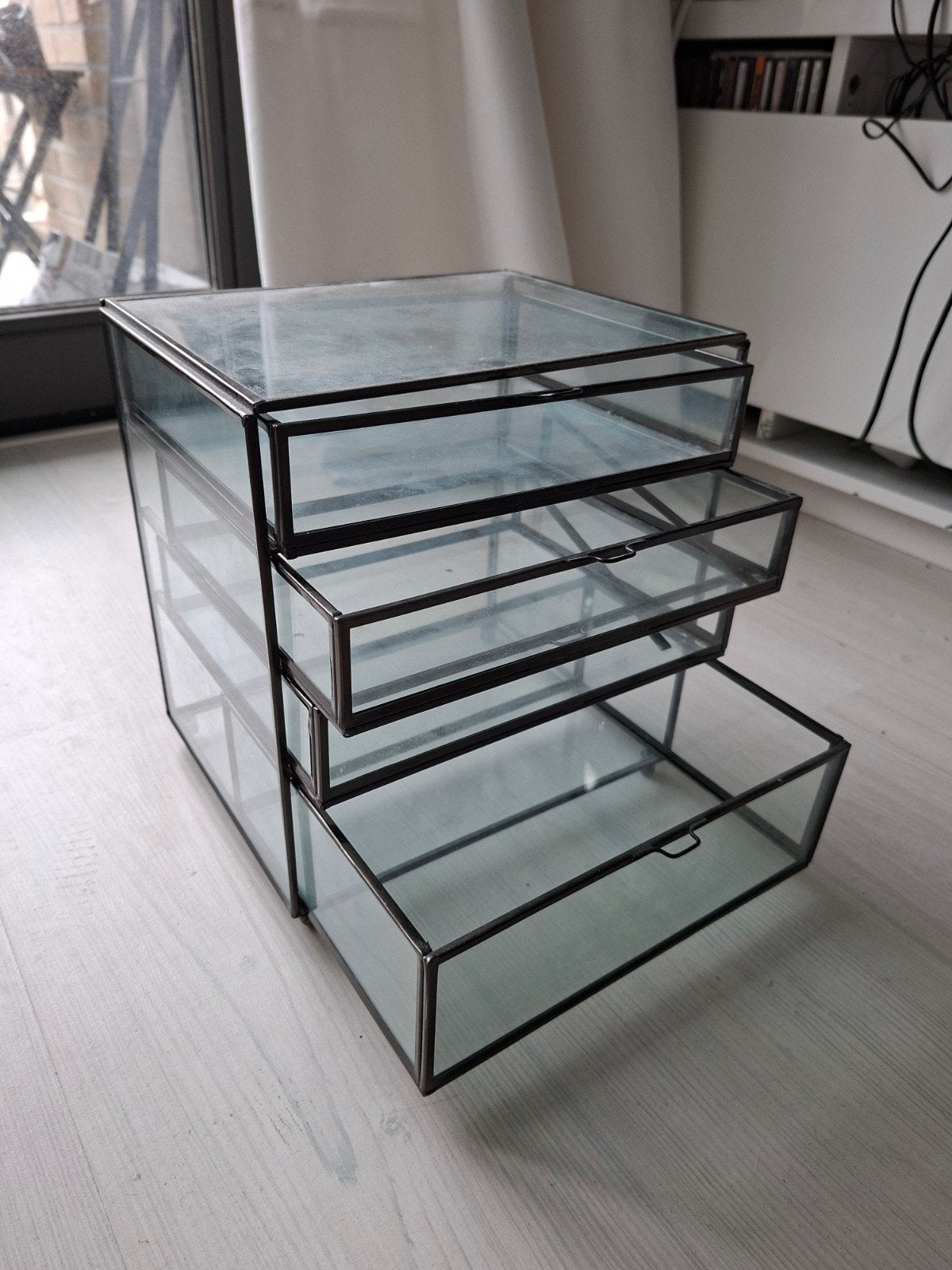 Leuk glazen lade kastje vitrine brocante, Huis en Inrichting, Ophalen, Minder dan 50 cm, Minder dan 100 cm, Met lade(s)