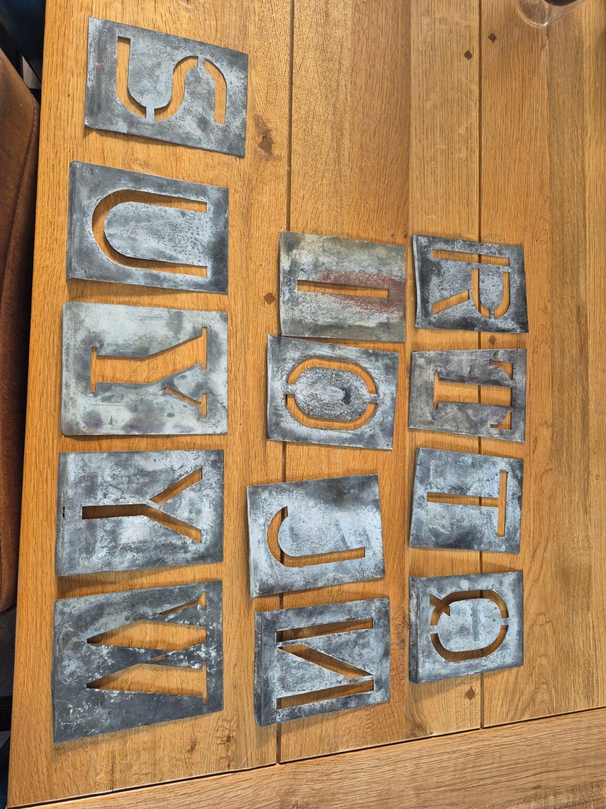 13 zinken schilderletters - Vintage sjablonen, Ophalen of Verzenden