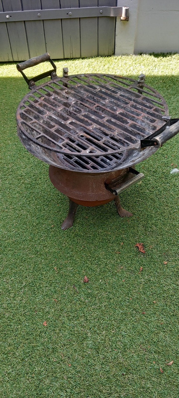 Kleine gietijzeren bbq  nog in prima staat, Ophalen of Verzenden, Gebruikt