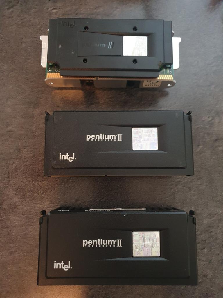 Intel Pentium II en III Processors (3 stuks), Gebruikt, Minder dan 2 Ghz, Ophalen of Verzenden, Slot 1