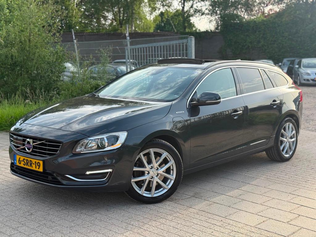 Volvo V60 2.4 D6 AWD Plug-In Hybrid Summum Automaat Pano PDC, Auto's, Volvo, Automaat, 11 kWh, Automatische klimaatregeling, Te koop