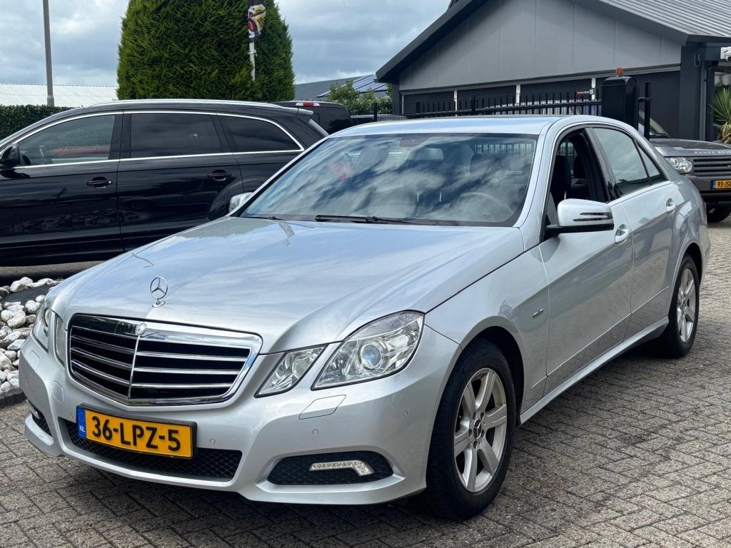 Mercedes-Benz E-Klasse E200 Benzine Sedan Avantgarde 2010 Xe, Auto's, Euro 5, Achterwielaandrijving, Gebruikt, 4 cilinders