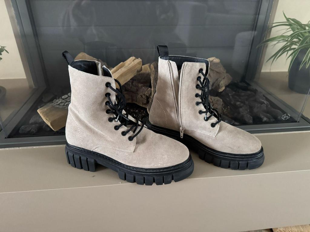 Stoere, leren veterlaarzen met rits. Maat 39. Maruti. Nieuw., Beige, Lage of Enkellaarzen, Ophalen of Verzenden, Zo goed als nieuw