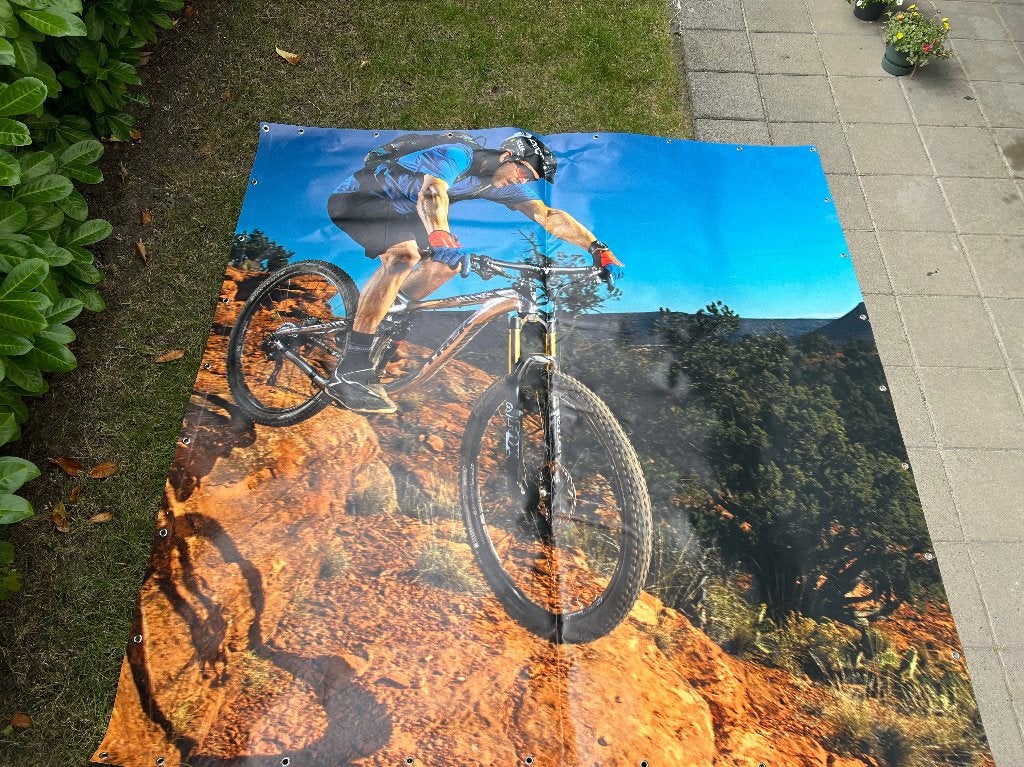 Foto 3 van Trek cool groot reclamezeil met mountainbike