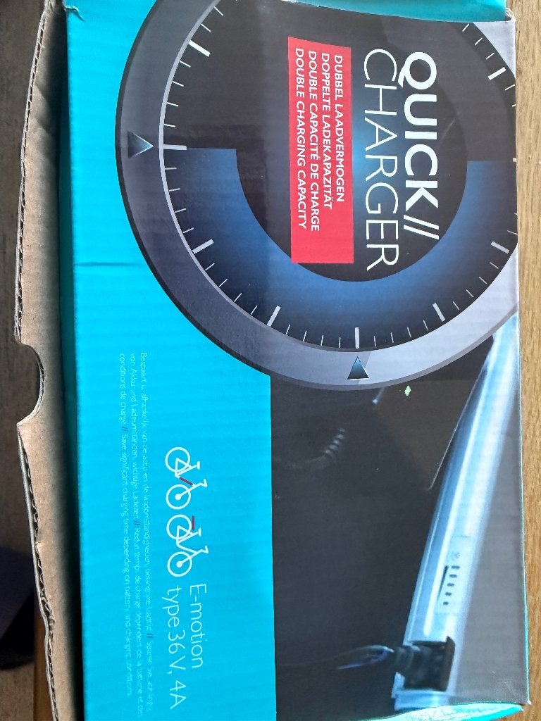 Acculader, Fietsen en Brommers, Zo goed als nieuw