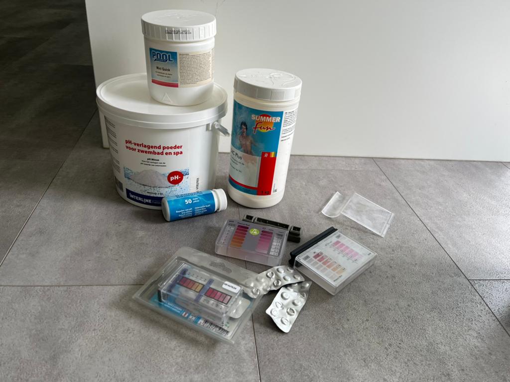 Schoonmaakspullen zwembad, Ophalen, Gebruikt
