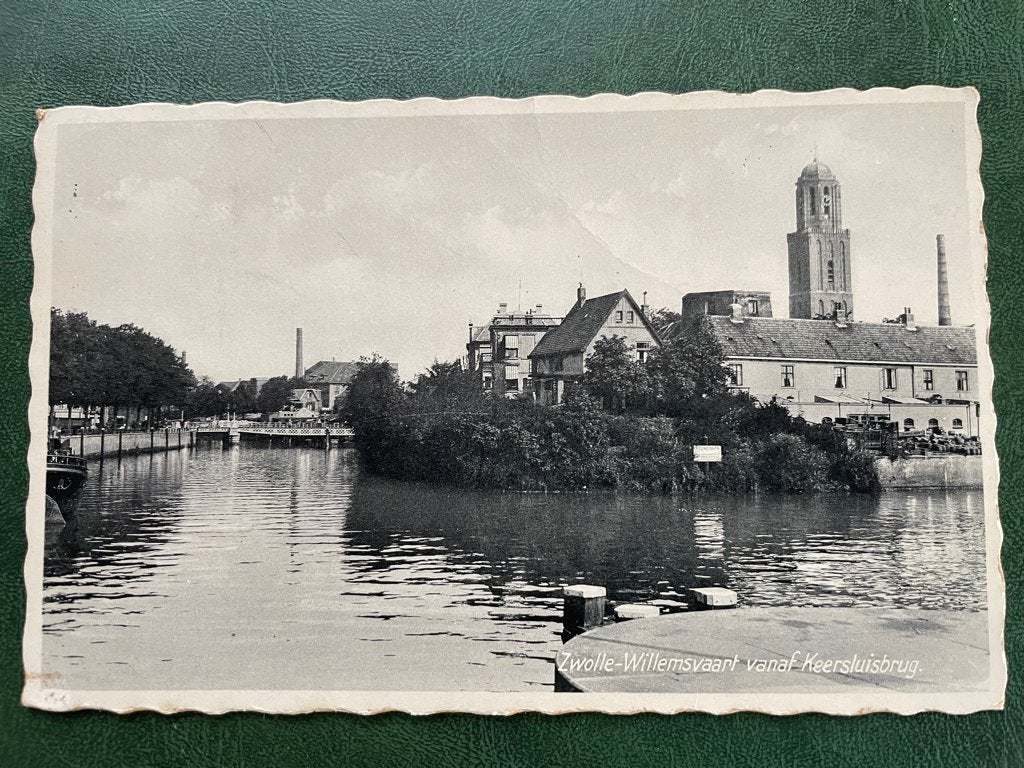 ansichtkaart van Zwolle ,Willemsvaart vanaf Keersluisbrug., Verzenden, 1920 tot 1940, Overijssel