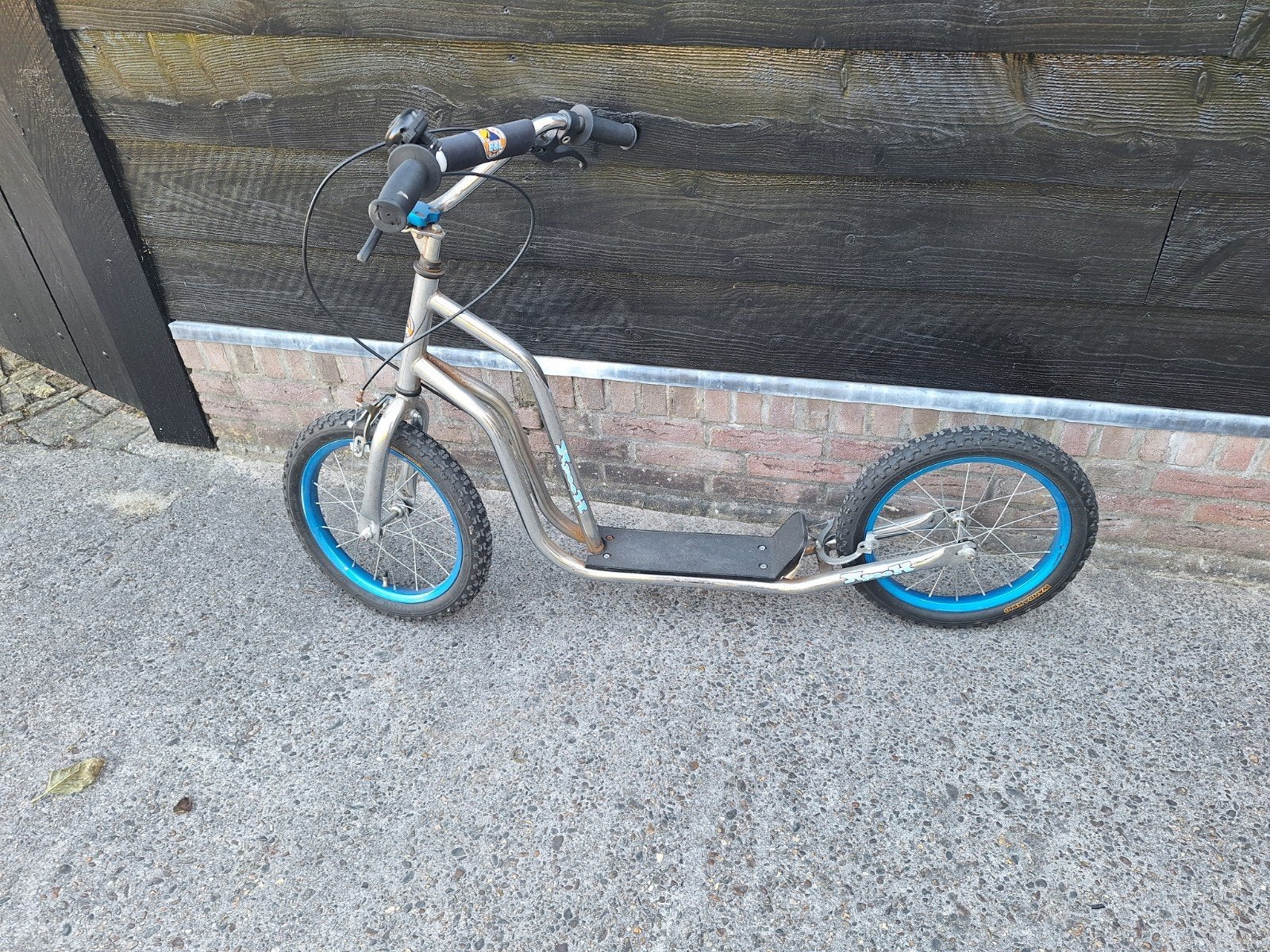 Stoere Kickbike X-Hood met blauwe velgen, Ophalen of Verzenden, Gebruikt, Kickbike, X-Hood