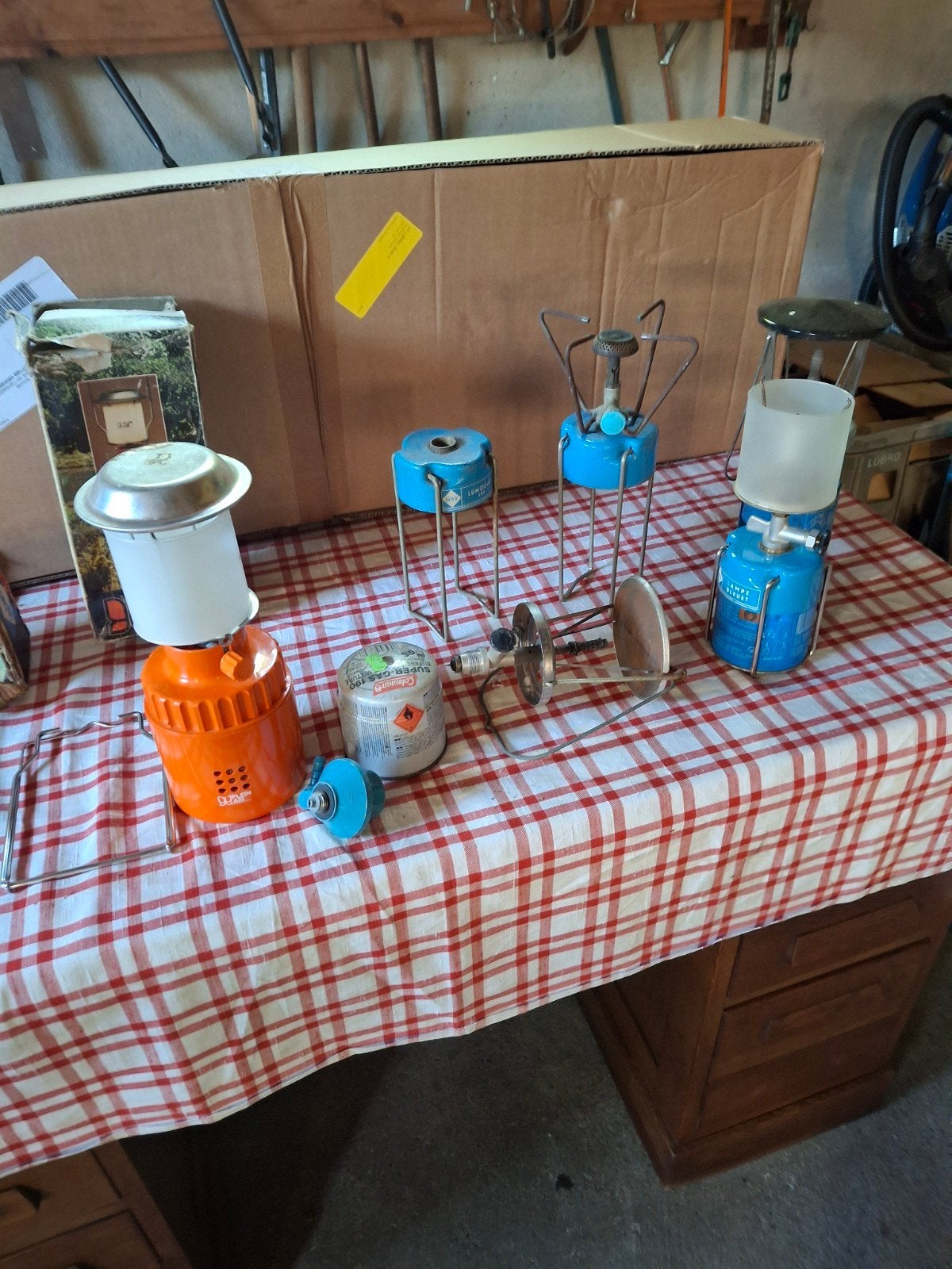 Te koop Camping Gaz onderdelen o.a. branders en verlichting., Ophalen