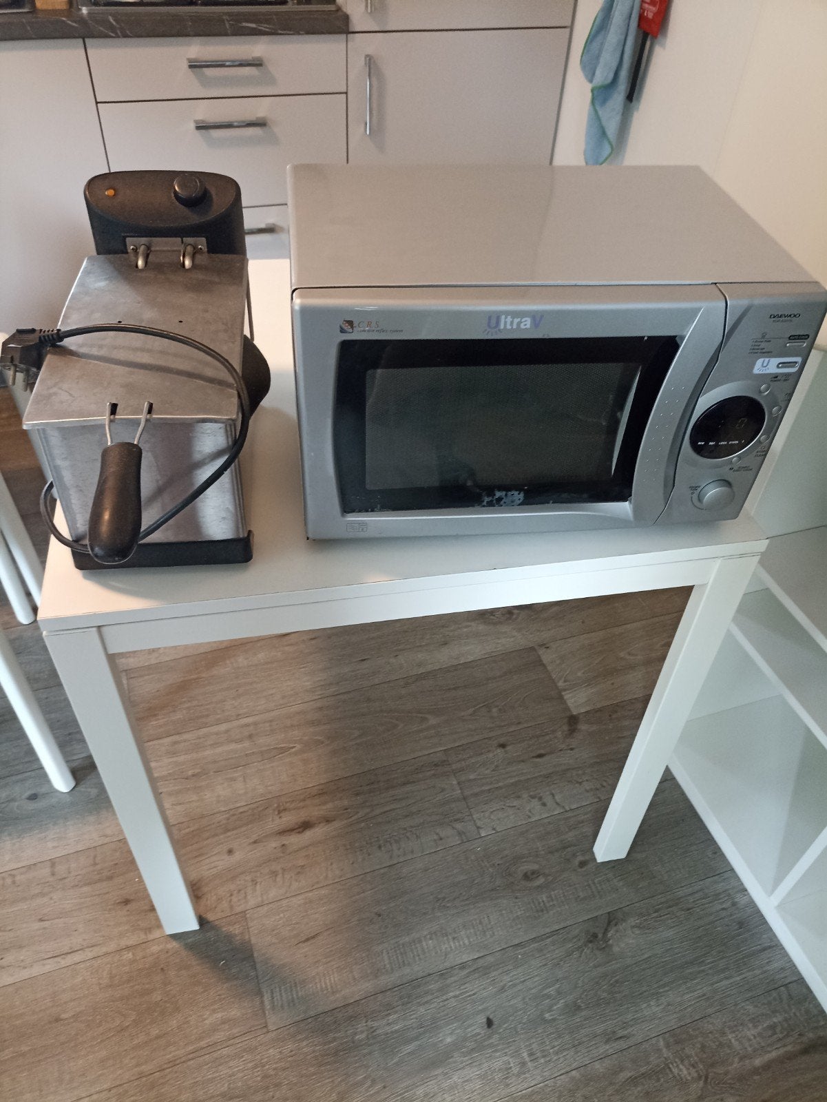 Daewoo magnetron en Alpina frituurpan, 2 tot 3 liter, Ophalen, Gebruikt, Uitneembare binnenpan