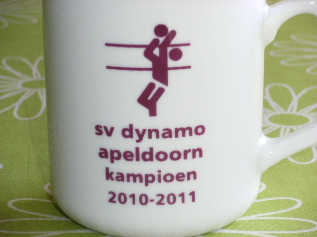Mok SV Dynamo Apeldoorn Kampioen 2010-2011 - volleybal #, Ophalen of Verzenden, Zo goed als nieuw