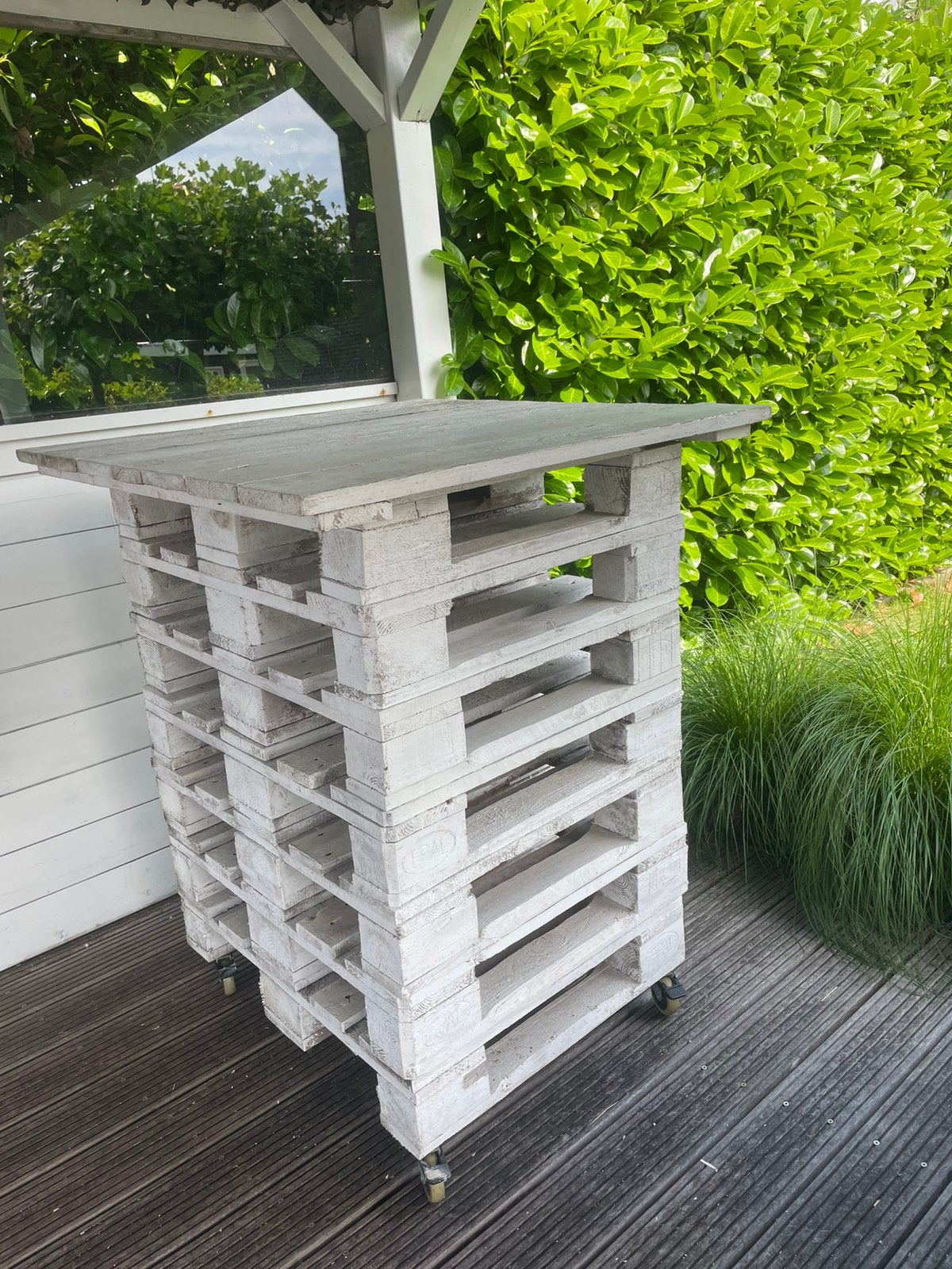 Statafel pallet op wieltjes. 114 cm hoog .Bovenblad 95x92 cm, Ophalen, Gebruikt