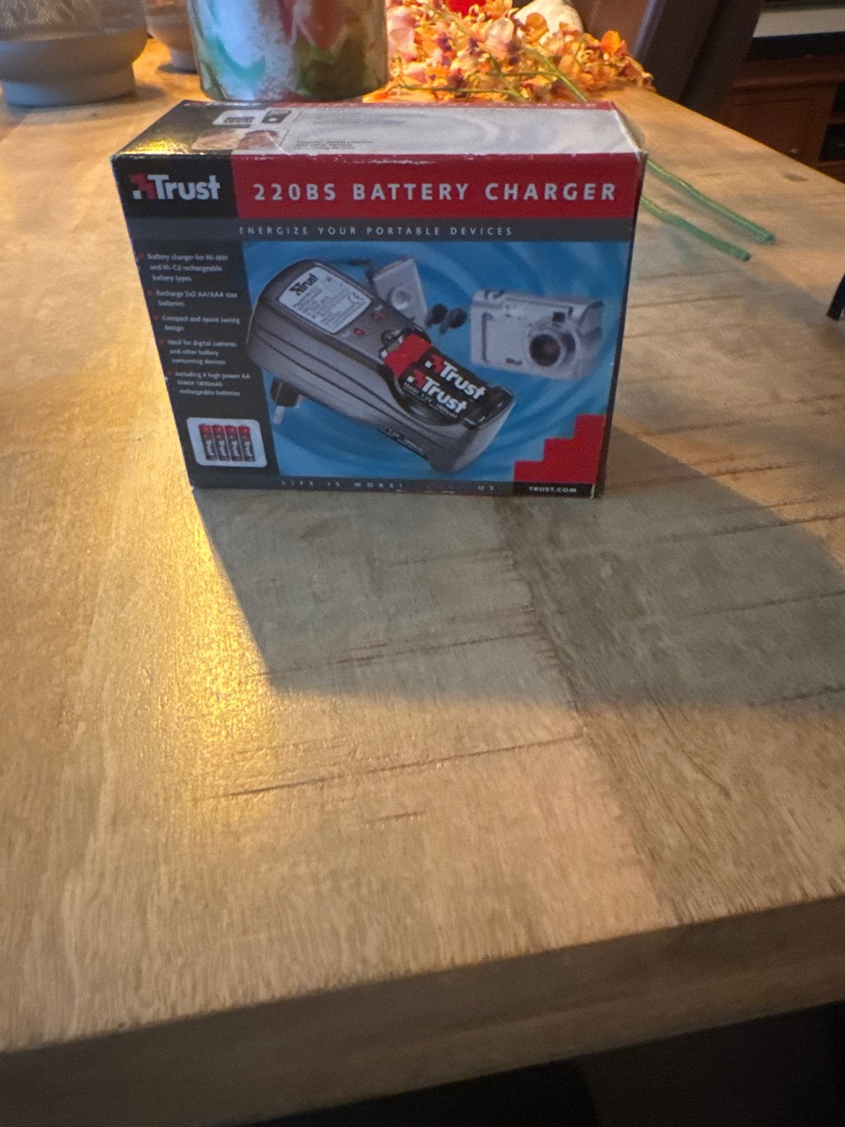 Nieuwe Trust 220BS Batterijlader - Energize Your Portable De, Ophalen of Verzenden, Nieuw