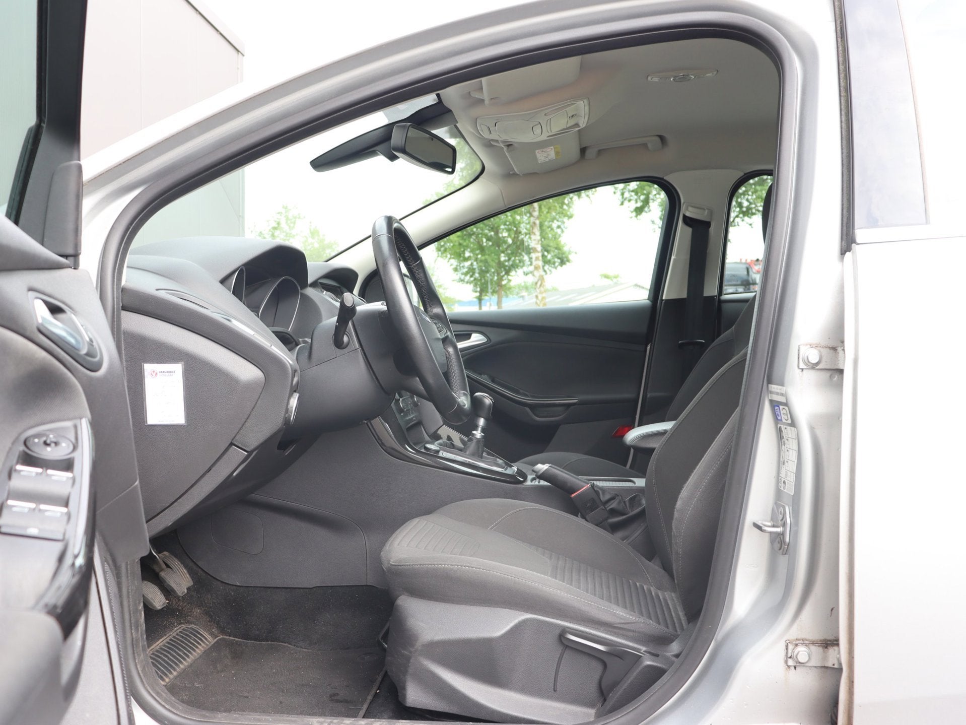 Foto 9 van Ford Focus Wagon 1.0 Titanium Edition navi LM airco org NL