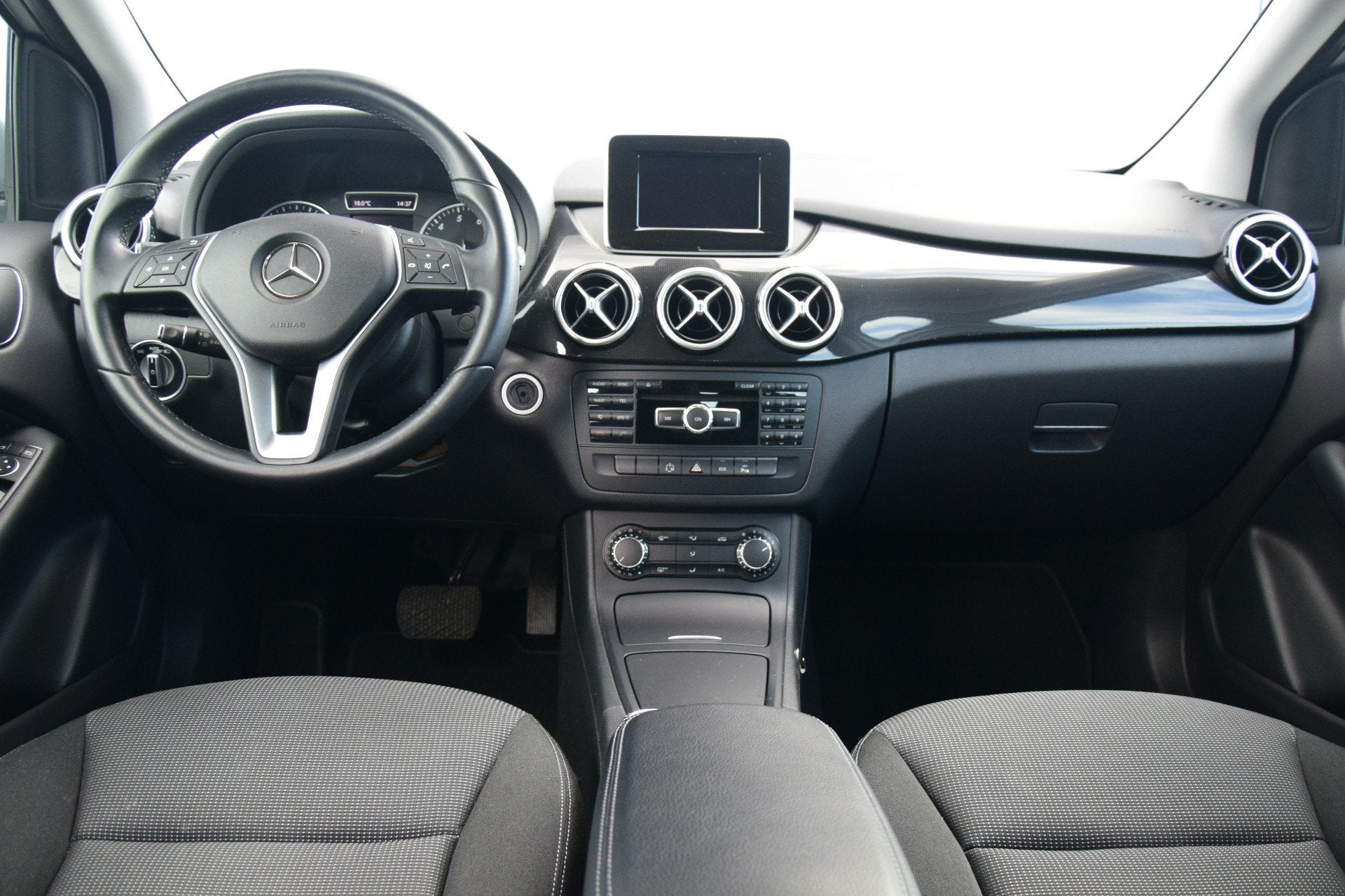 Mercedes-Benz B-Klasse 180 Ambition Automaat Bi-Xenon Navi T, Gebruikt, 4 cilinders, 122 pk, Zilver of Grijs