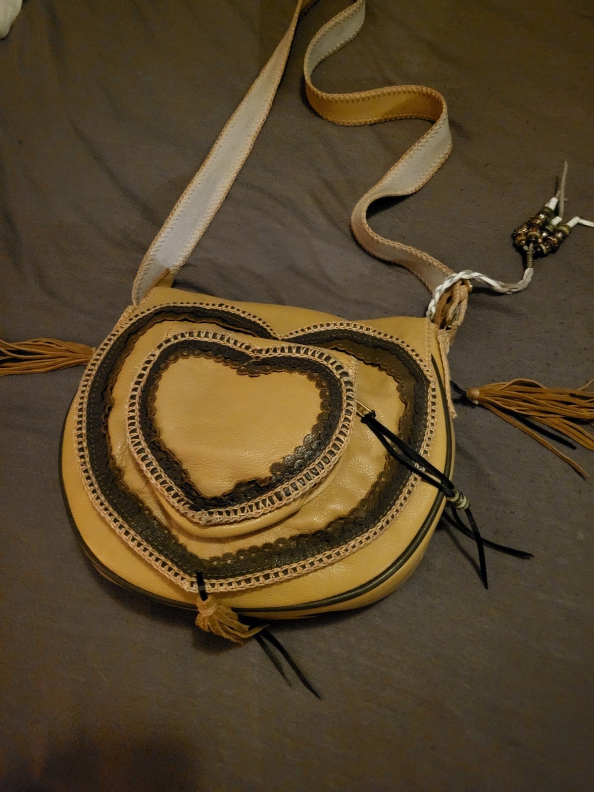 World Family Ibiza Leren Schoudertas met Hartdetail, Sieraden, Tassen en Uiterlijk, Ophalen of Verzenden, Zo goed als nieuw, Bruin