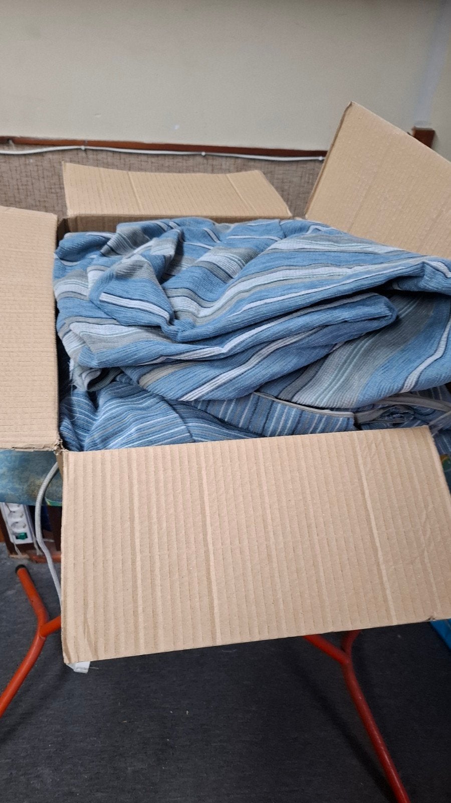caravan hoezen niet helemaal kompleet wie maak ik hier blij, Ophalen, Gebruikt