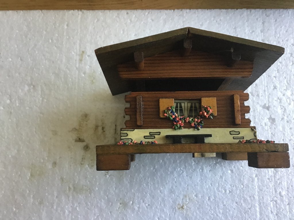 Muziekdoos in vorm van chalet, Antiek en Kunst, Verzenden