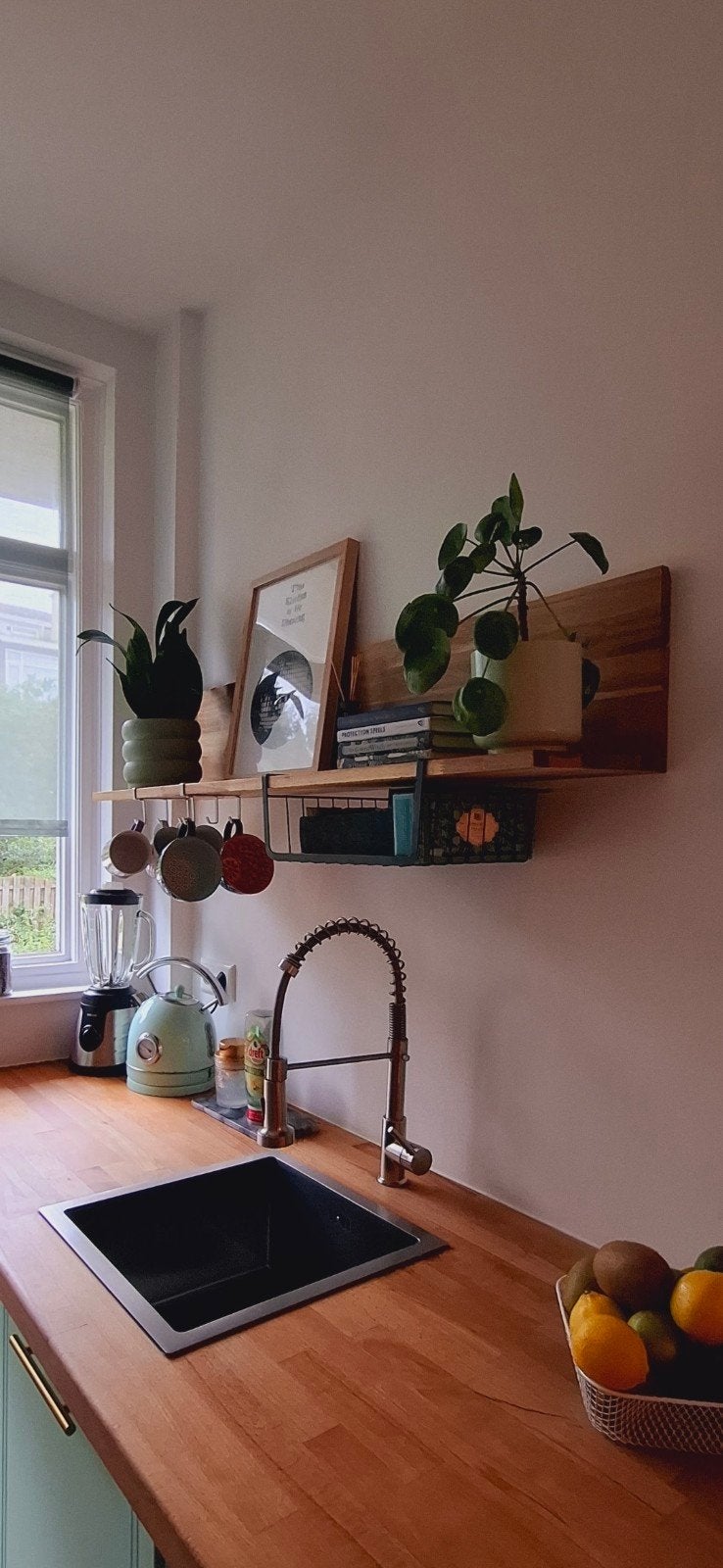 Ikea houten wandplank met rekje, Ophalen, Zo goed als nieuw