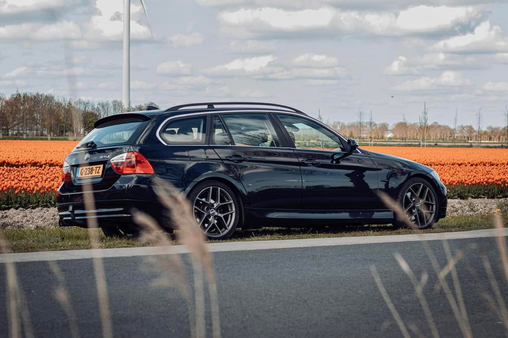 BMW 325I Touring 3.0 AUT 2007 Zwart, Automaat, 745 kg, Achterwielaandrijving, Zwart