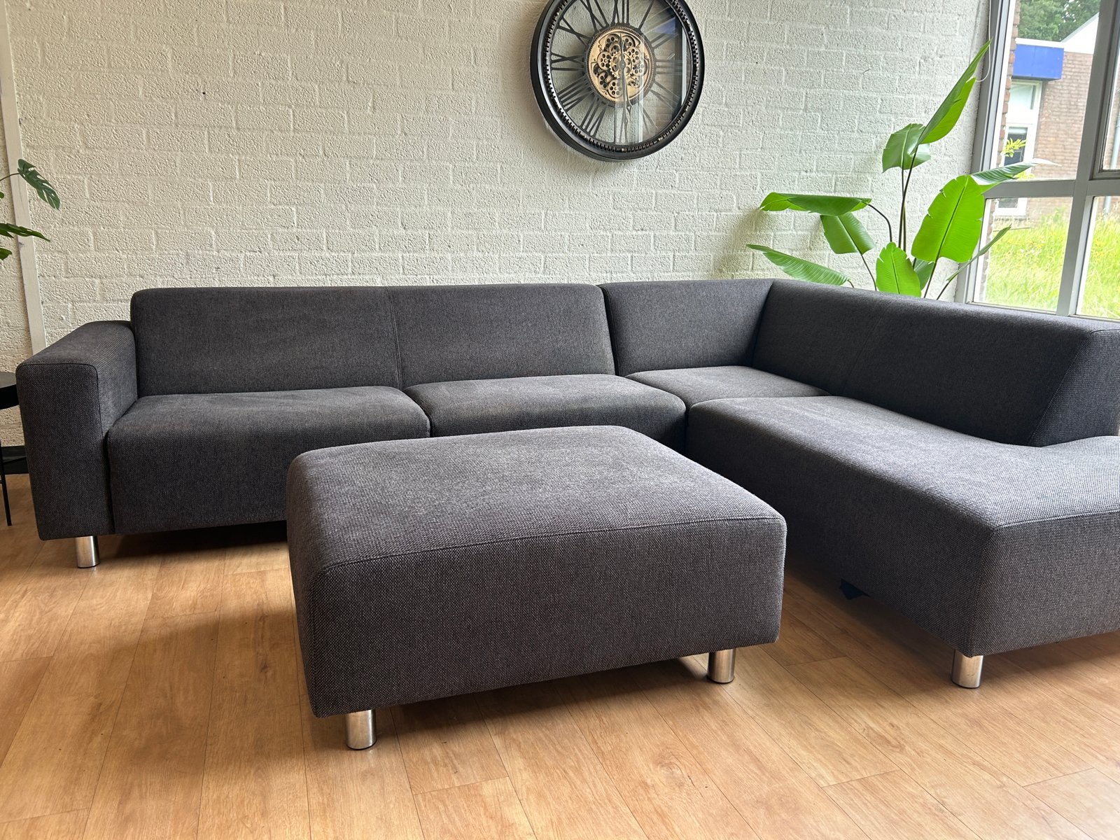 COMING hoekbank met poef – professioneel gereinigd – €325, Hoekbank, 300 cm of meer, 75 tot 100 cm, Ophalen of Verzenden