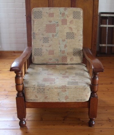 Eiken houten fauteuil met stoof, Ophalen