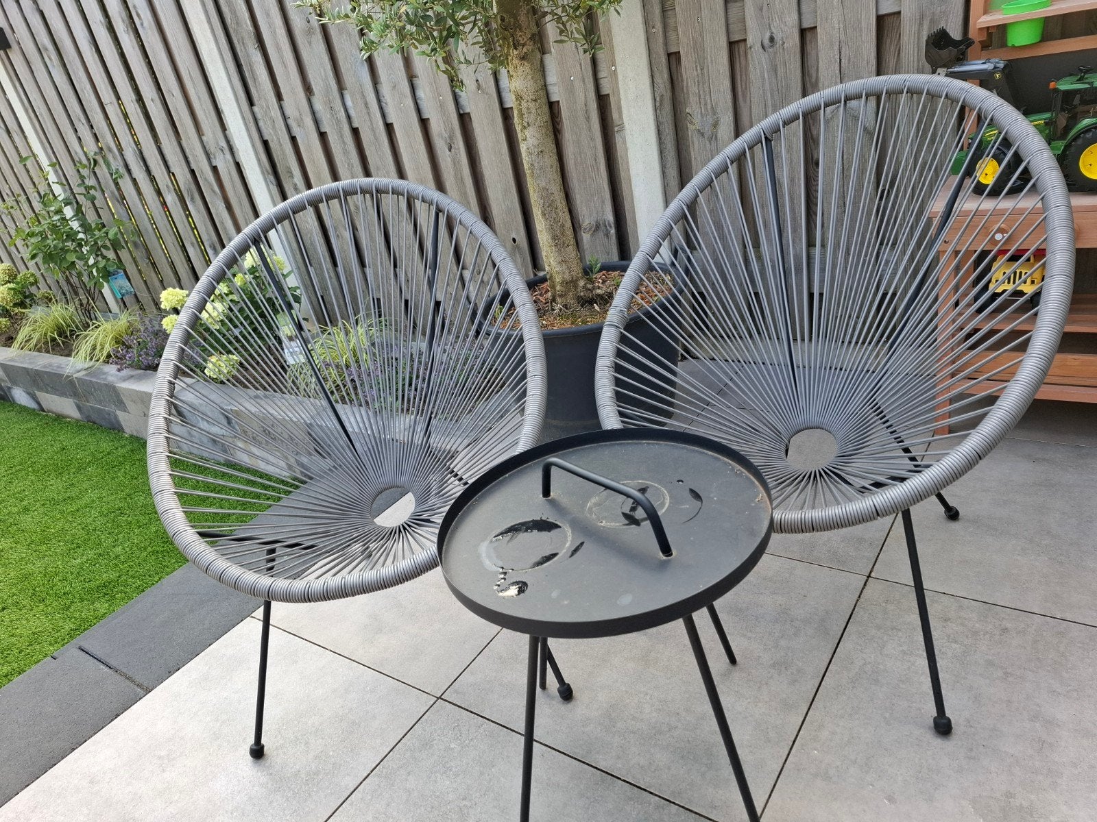 2 Jysk stoelen met tafeltje, Tuin en Terras, Tuinstoelen, Ophalen, Gebruikt, Metaal