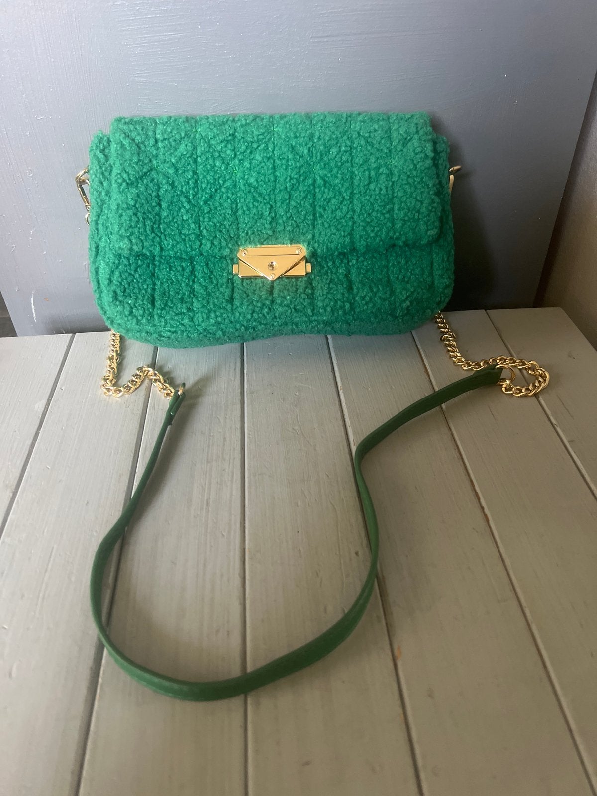Yehwang Groene teddy schoudertas met gouden ketting, Sieraden, Tassen en Uiterlijk, Ophalen of Verzenden, Zo goed als nieuw, Groen