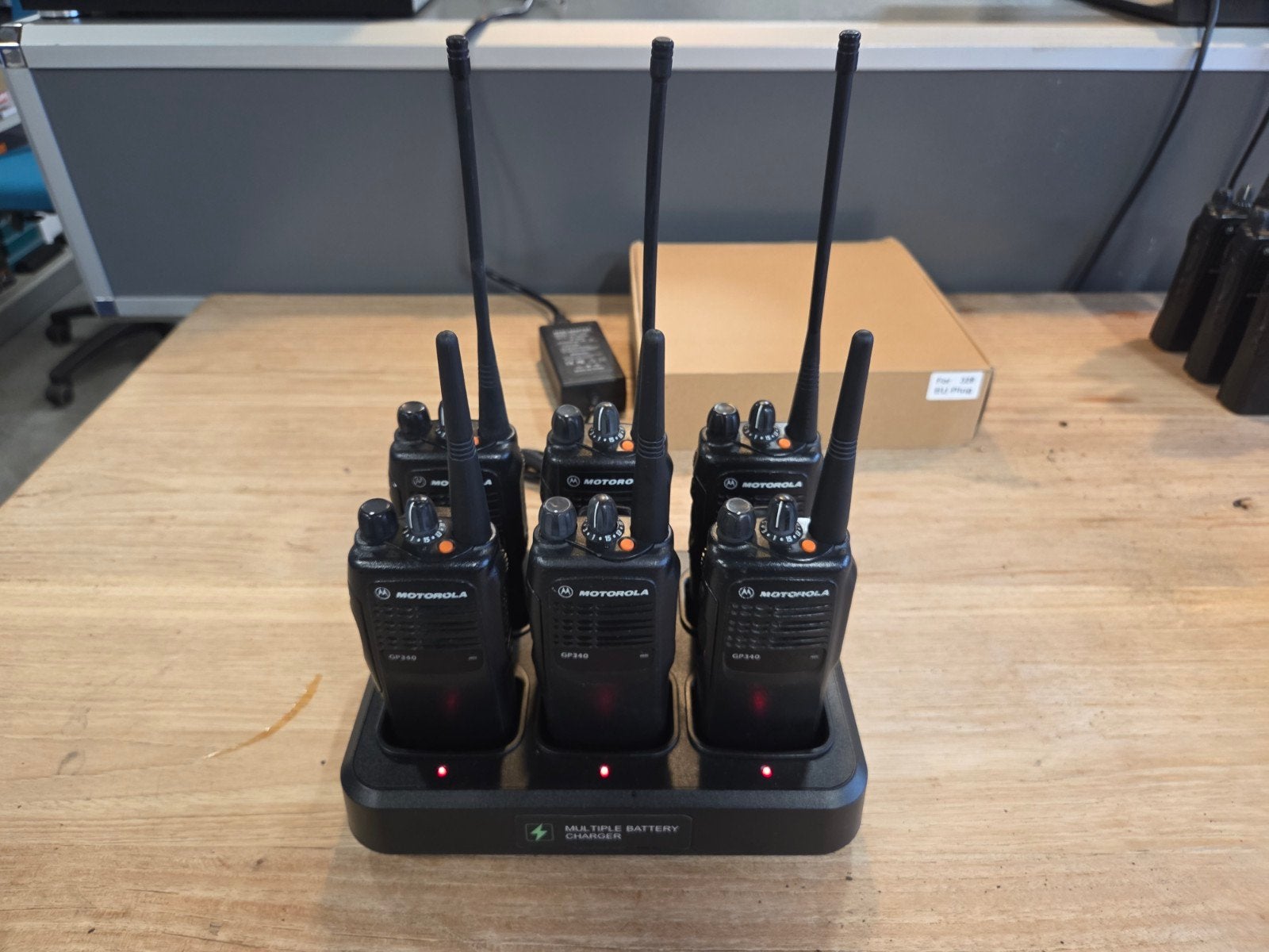 Motorola GP340 UHF Portofoons met Oplaadstation (6 stuks), Telecommunicatie, Ophalen of Verzenden