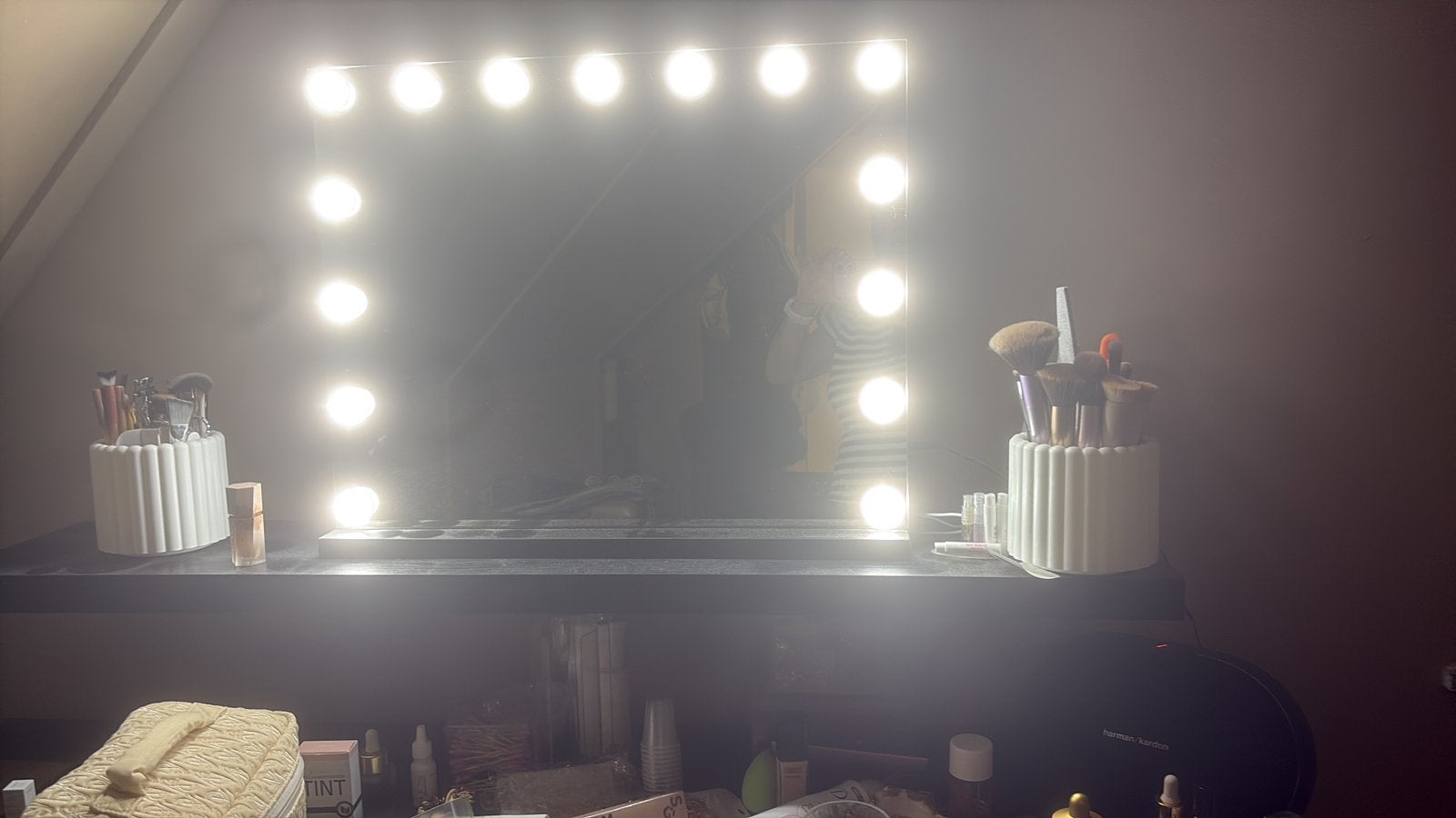 Micke bureau/ make up tafel met make up spiegel, Ophalen, Zo goed als nieuw, Licht
