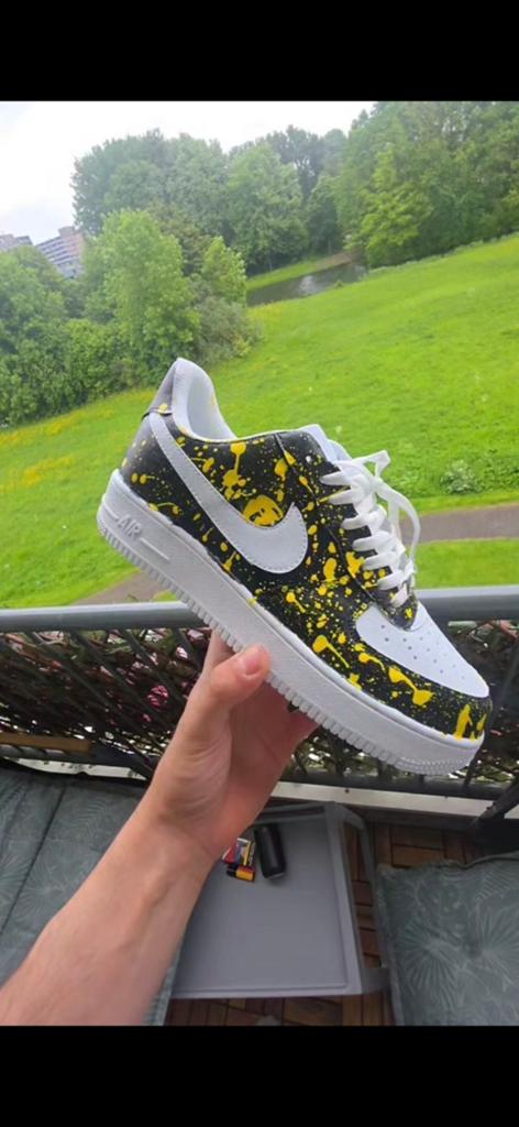 Custom Air Force 1 'Black & Yellow Splatter' - Maat 45, Zwart, Nike, Nieuw, Ophalen of Verzenden