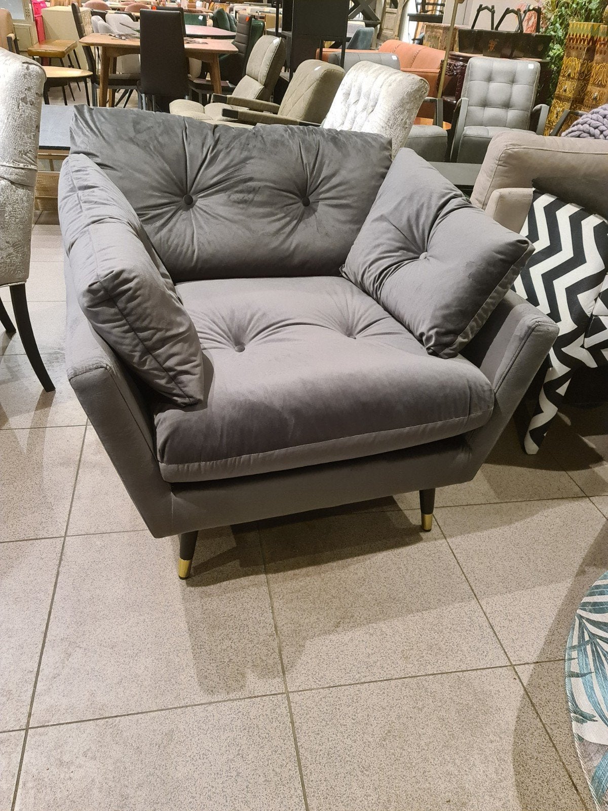 Nieuwe fauteuil adore velvet grijs €195, Ophalen, Industrieel landelijk barok brocante koloniaal boheems vintage, 100 tot 125 cm