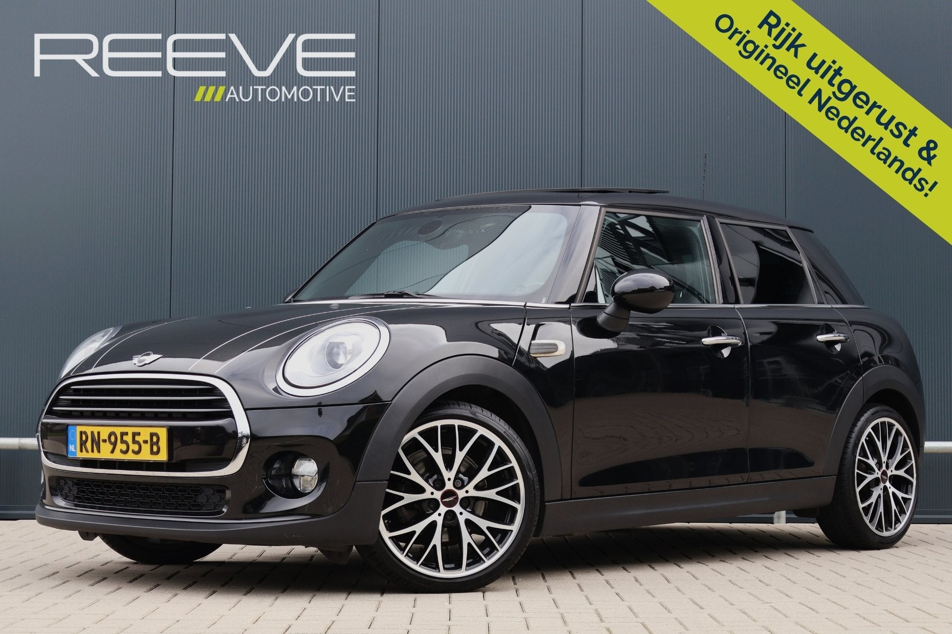 MINI 5-deurs 1.5 Cooper Serious Business | JCW | Pano | Stoe, Gebruikt, Met garantie (alle), Origineel Nederlands, Bedrijf